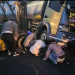 Pemuda 22 Tahun di Gresik Tewas Usai Motor Tabrak Truk Tronton Parkir